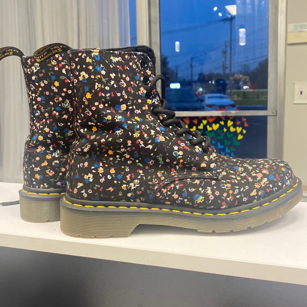 Dr Martens Size 7 color splatter practically new